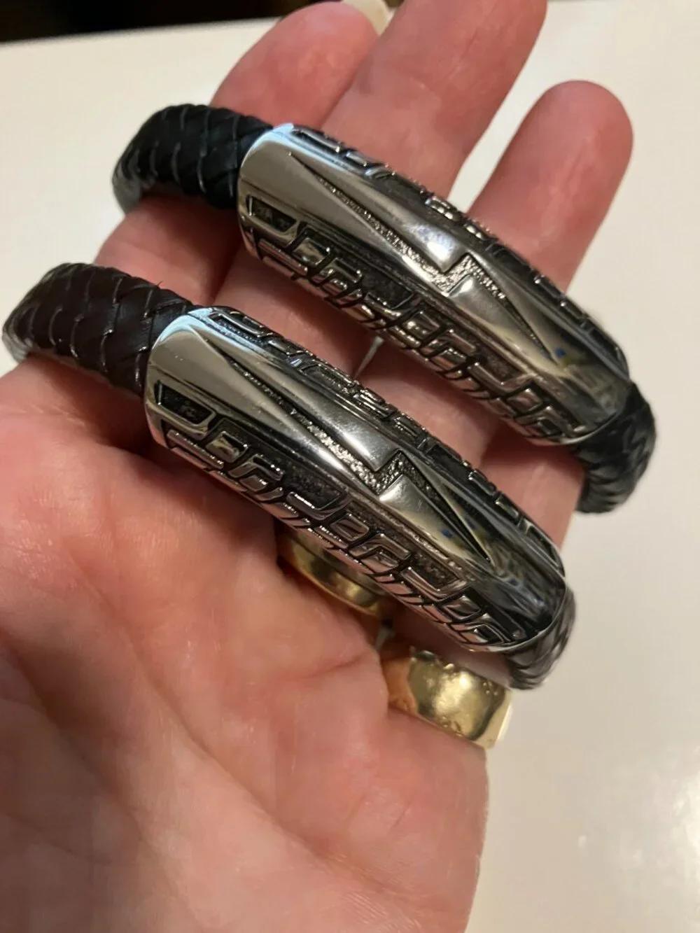 Men's Stainless Steel Lightning Bolt Slider on Leather Band Magnetic Clasp NEW